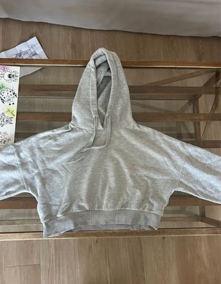 Sudadera gris corta básica