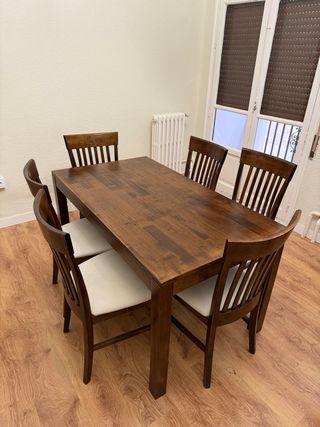 Mesa de comedor y 6 sillas de madera
