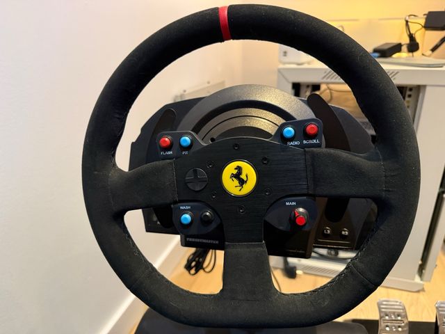 Asiento Playseat + Volante Thrustmaster 599XX EVO