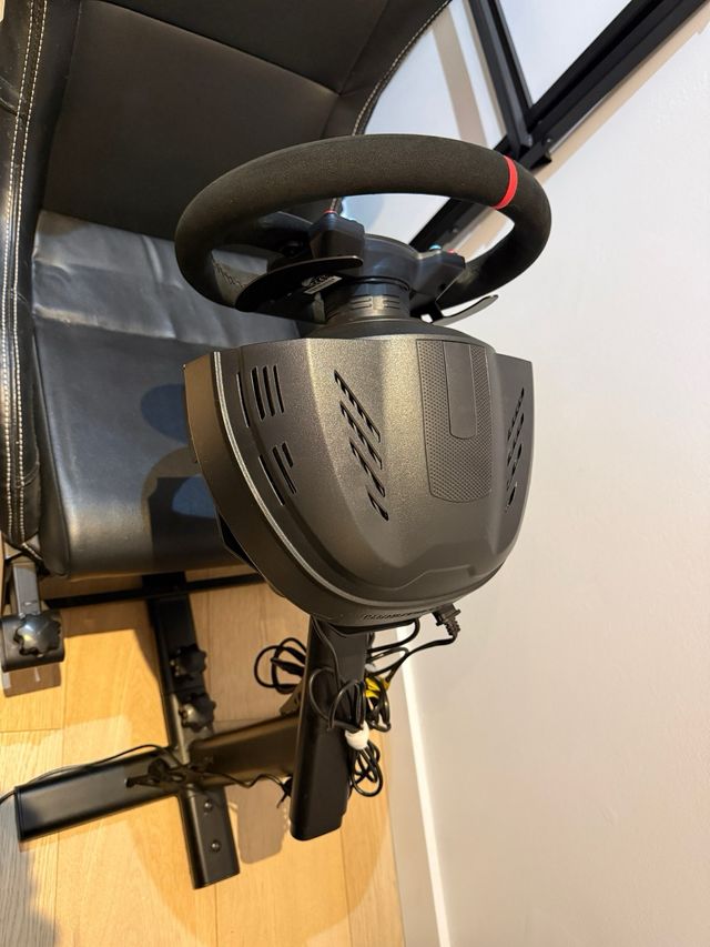 Asiento Playseat + Volante Thrustmaster 599XX EVO