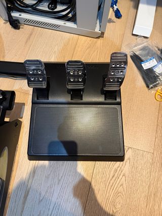 Asiento Playseat + Volante Thrustmaster 599XX EVO