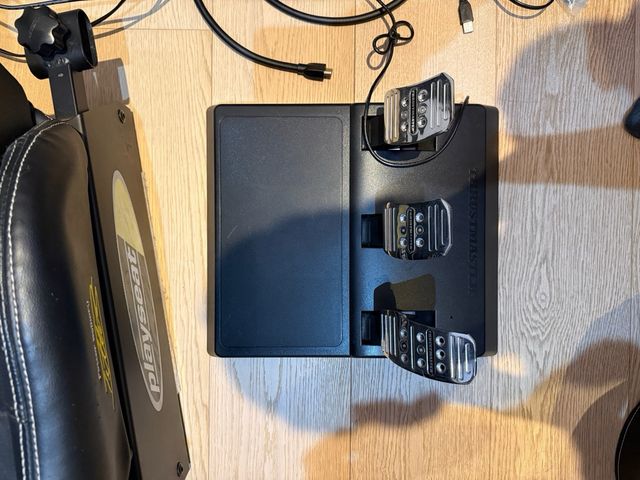 Asiento Playseat + Volante Thrustmaster 599XX EVO