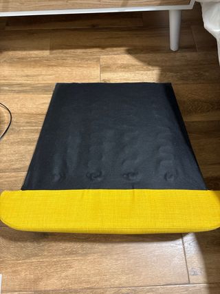 Sillón orejero amarillo Ikea Strandmon