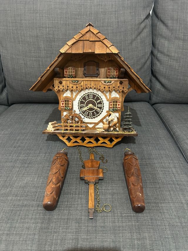 Orologio a cucù in legno