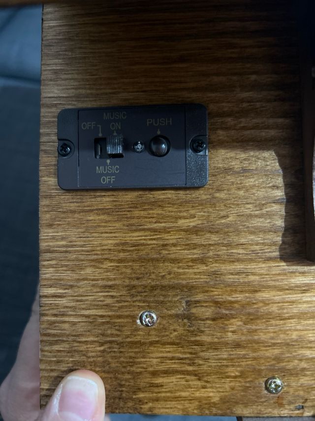 Orologio a cucù in legno