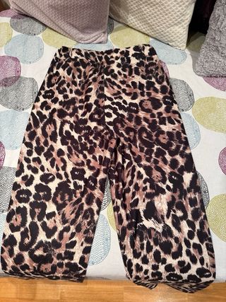Pantalón estampado leopardo