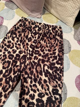 Pantalón estampado leopardo