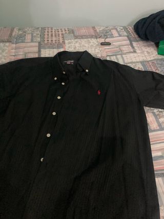 camisa negra de manga larga de hombre