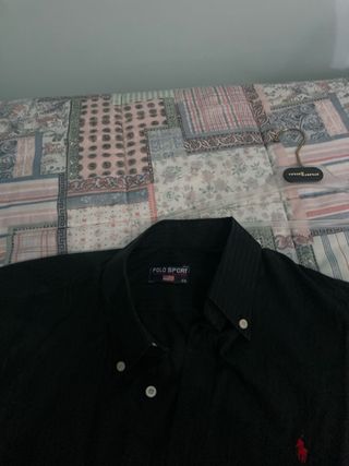 camisa negra de manga larga de hombre