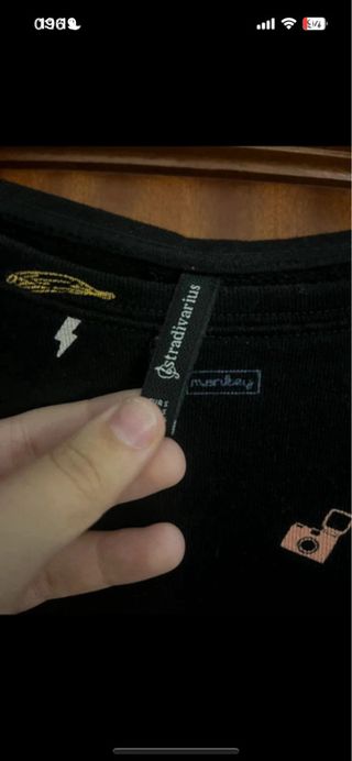 Sudadera Stradivarius negra con estampado