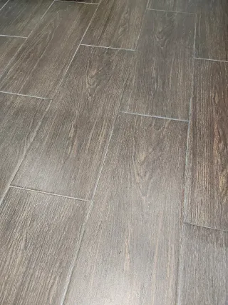 Suelo cerámico imitación madera