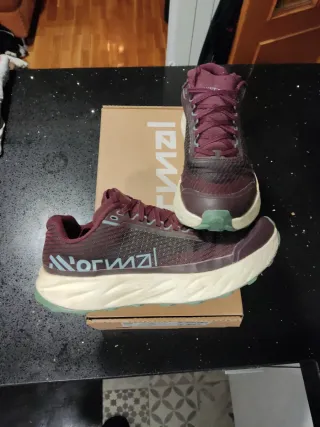 Zapatillas Trail Kjerag2 Burgundy