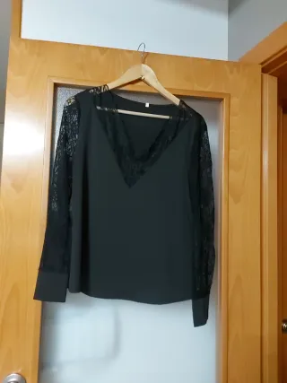 Blusa Negra Encaje Manga Larga