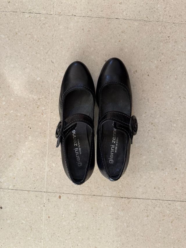 zapatos de tacón negros
