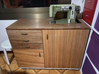 Máquina de coser Alfa antigua