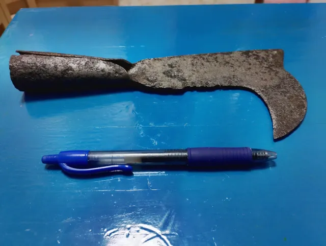 Plancha antiga e ferramentas