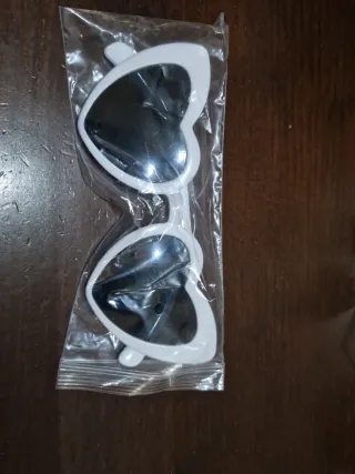 Gafas de sol corazón blancas