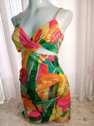 Vestido Zara corto estampado tropical.