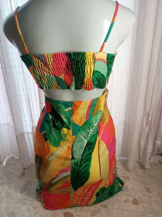 Vestido Zara corto estampado tropical.