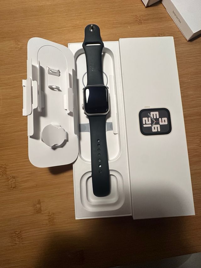 Apple Watch SE Negro/Plata con Accesorios.