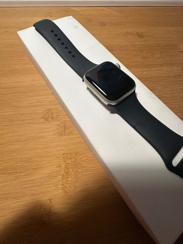 Apple Watch SE Negro/Plata con Accesorios.