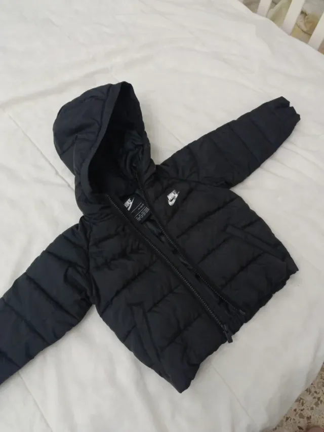 Chaqueta acolchada Nike negra