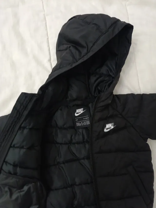 Chaqueta acolchada Nike negra