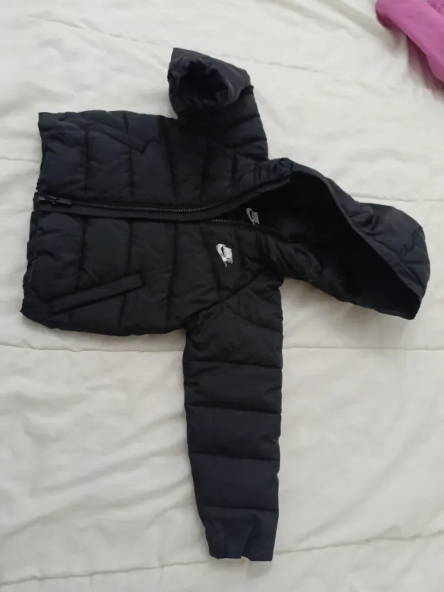 Chaqueta acolchada Nike negra