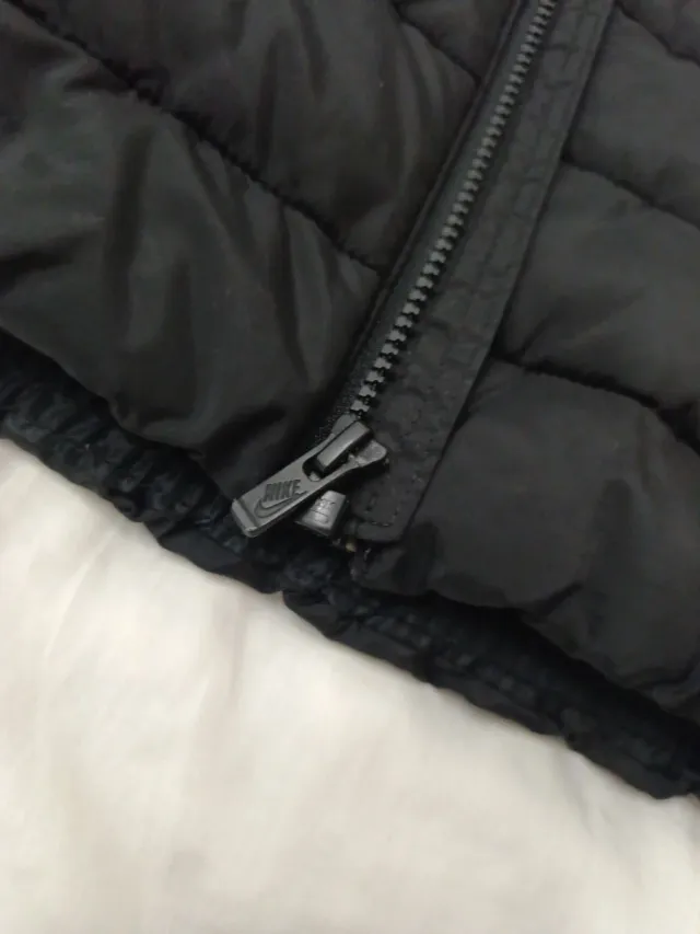 Chaqueta acolchada Nike negra