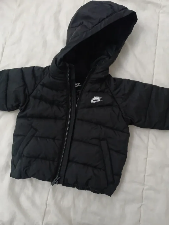 Chaqueta acolchada Nike negra