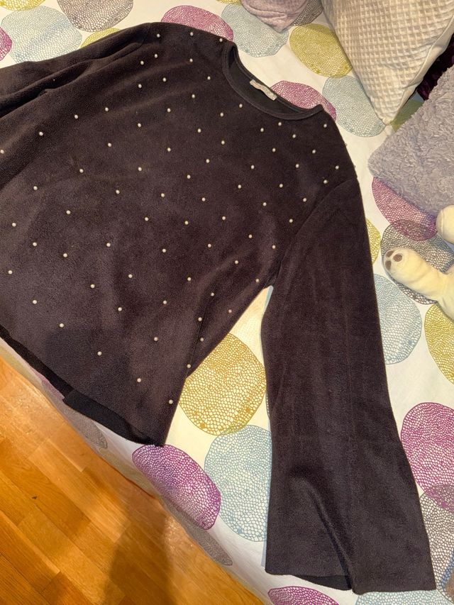 Jersey negro con perlas