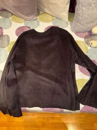 Jersey negro con perlas