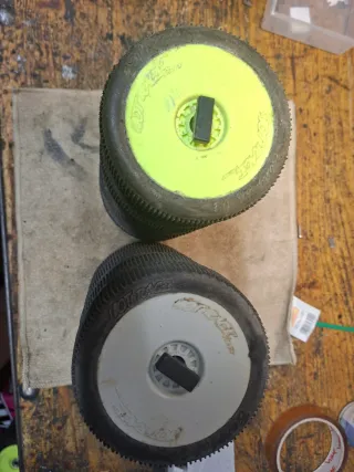 Gomme rc buggy 1/8 bangkok super soft Due treni