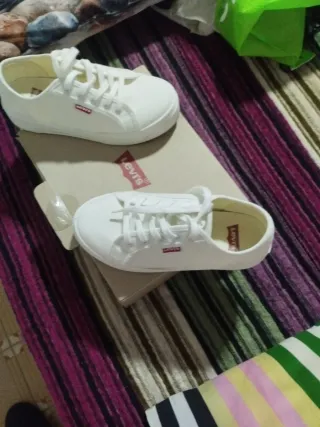 Tenis Levis Blanco Talla 36