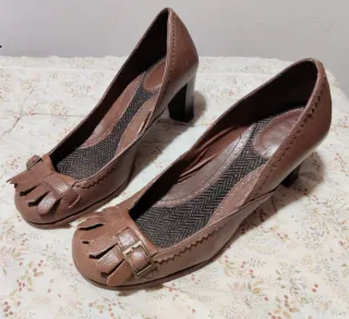 Zapatos marrones de mujer. Usados dos veces