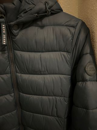 Abrigo largo verde de Pepe Jeans. Talla S