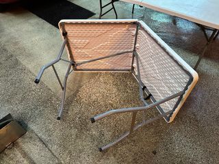 Tavoli pieghevoli in plastica bianca, €20 ciascuno