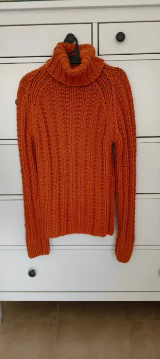 Jersey Zara cuello alto naranja