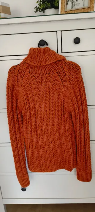 Jersey Zara cuello alto naranja