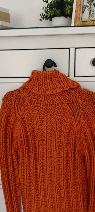 Jersey Zara cuello alto naranja