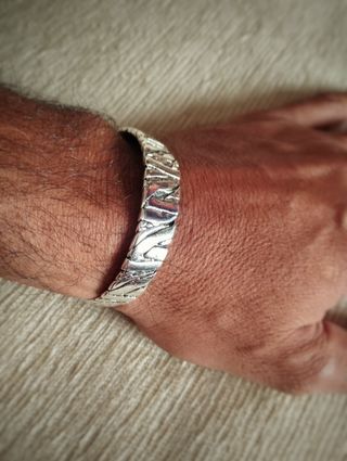Pulsera esclava color plata brillante hombre