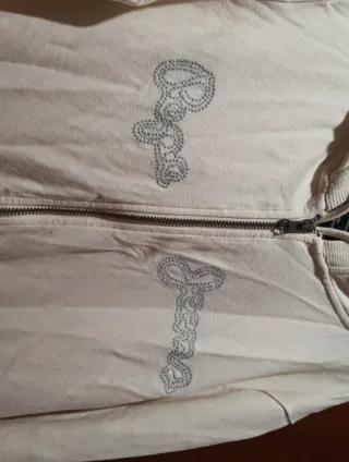 Chaqueta beige con pedrería