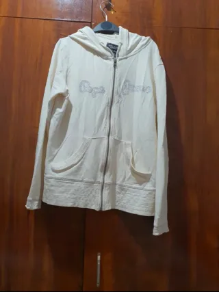 Chaqueta beige con pedrería