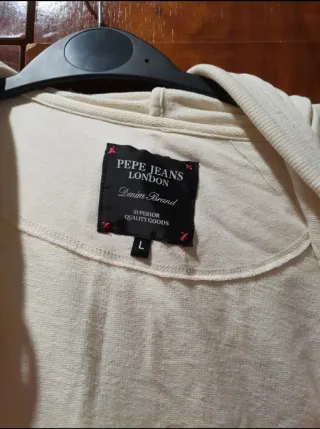 Chaqueta beige con pedrería