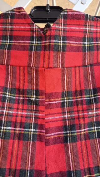 Pantalón cuadros rojo pitillo