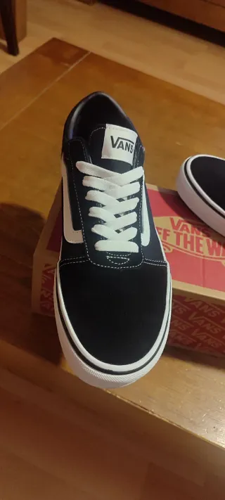 Zapatillas Vans Negras y Blancas