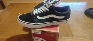 Zapatillas Vans Negras y Blancas