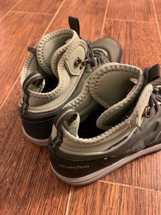 Botas de montaña Quechua grises y verdes