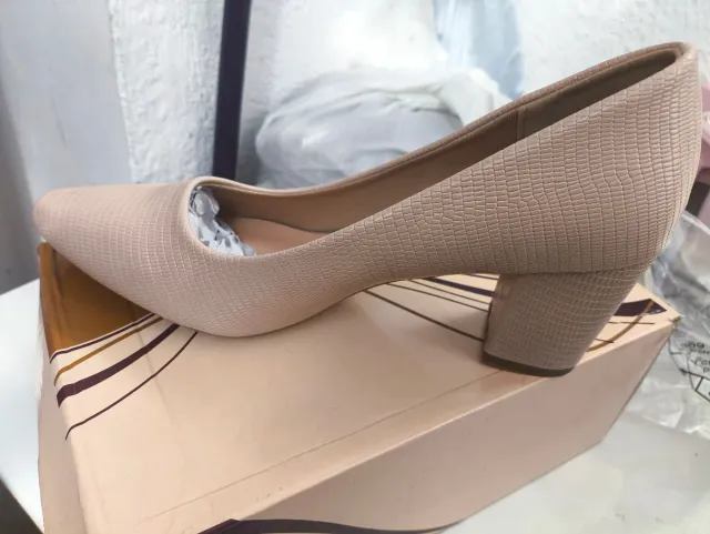 Zapatos de tacón beige