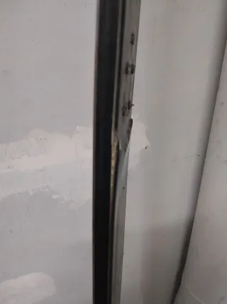 Esquí de montaña roto